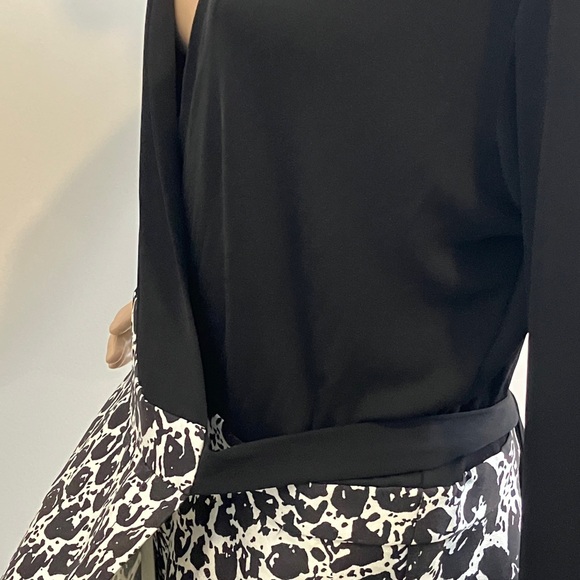 Diane Von Furstenberg - Like New Black and White Patterned Midi dress - Picture 10 of 16